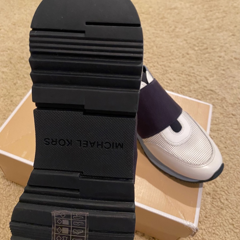 Shoes - Picture 5 of 8